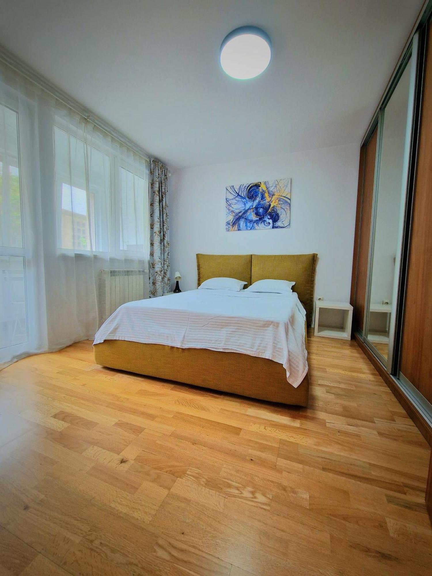 Old Town Central Oasis - Secured Parking Nearby - Self Check In - Metro Station At 1Min Bucharest Luaran gambar