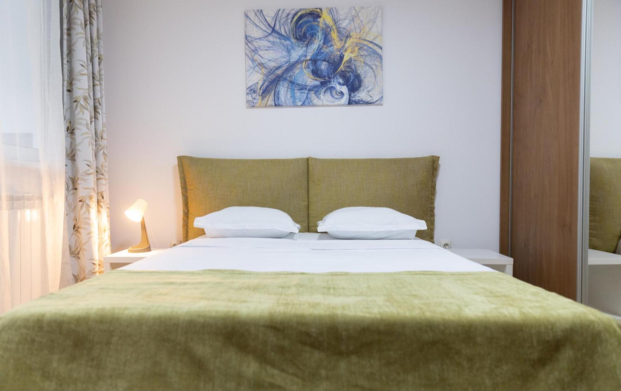 Old Town Central Oasis - Secured Parking Nearby - Self Check In - Metro Station At 1Min Bucharest Luaran gambar